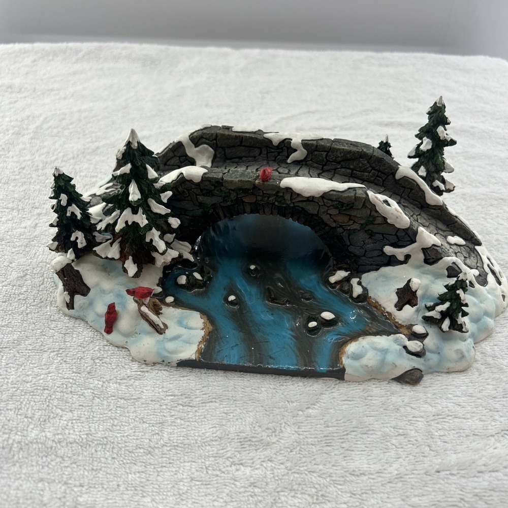 DEPARTMENT 56 MILL CREEK BRIDGE #52635 VILLAGE ACCESORY STONE WITH BIRDS & TREES